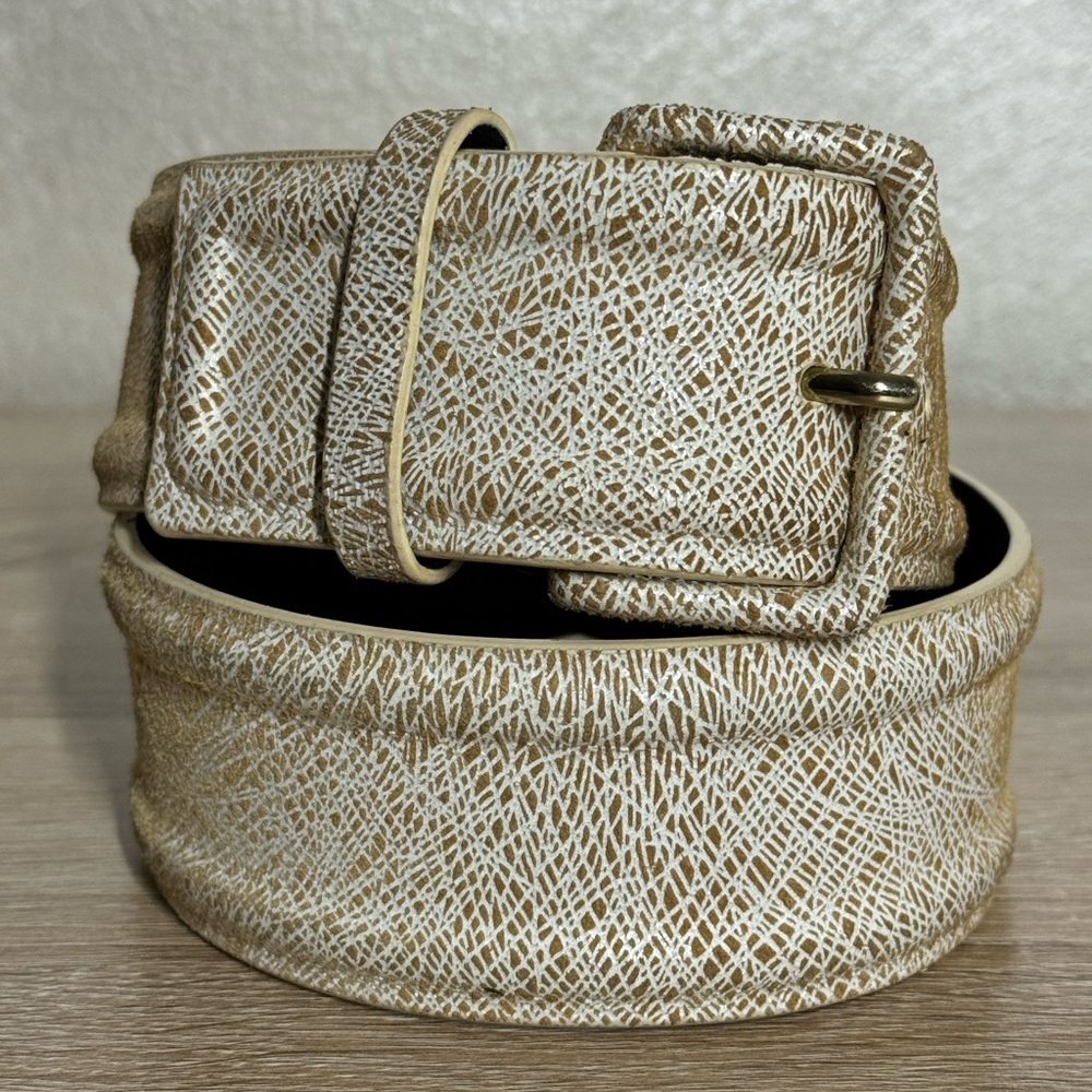 WCM New York White/Tan Structured Embossed Wide Leather Belt and Buckle SizeS